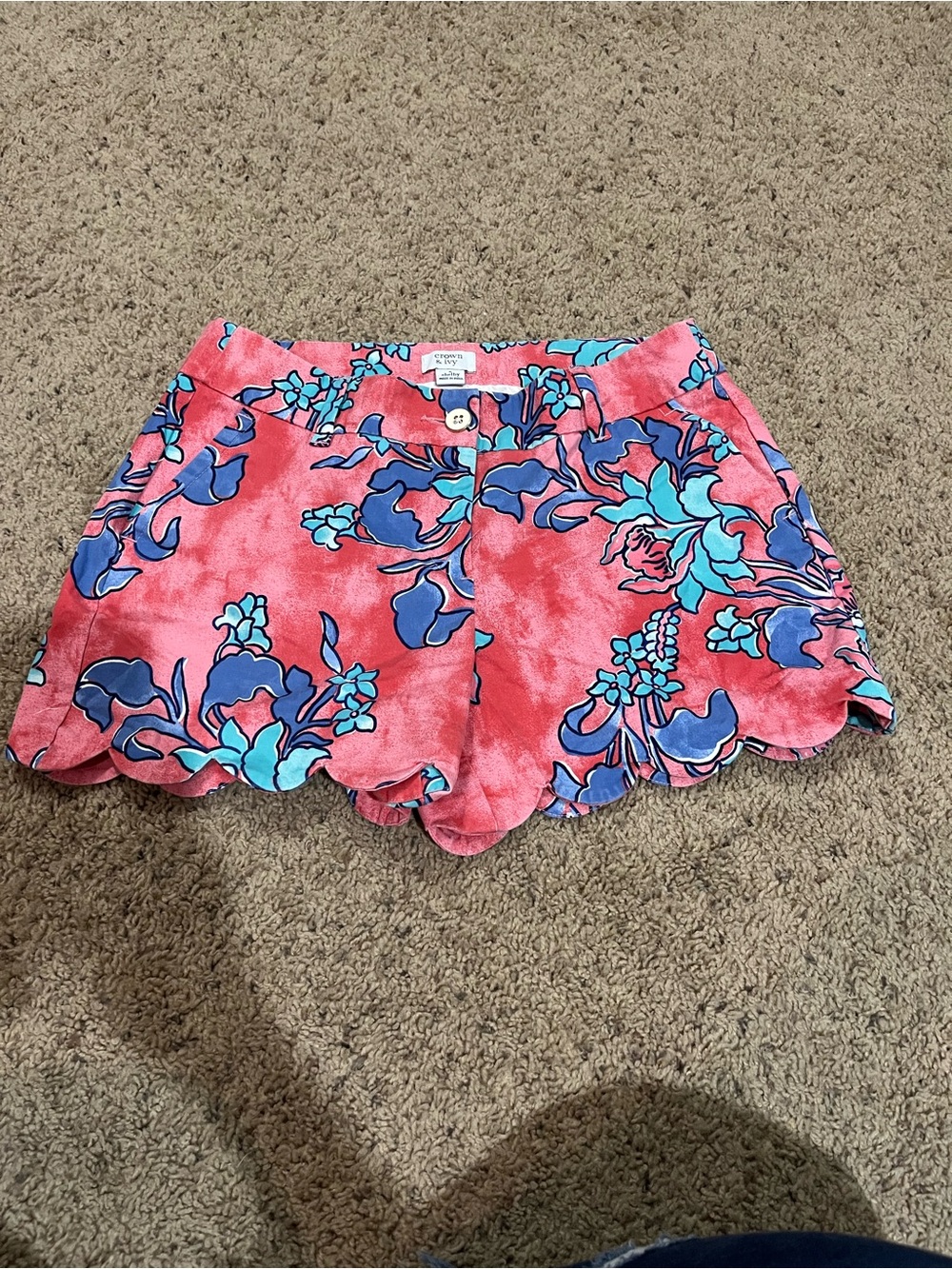 crown & ivy Coral Floral Scallop-Hem High Waist Shorts